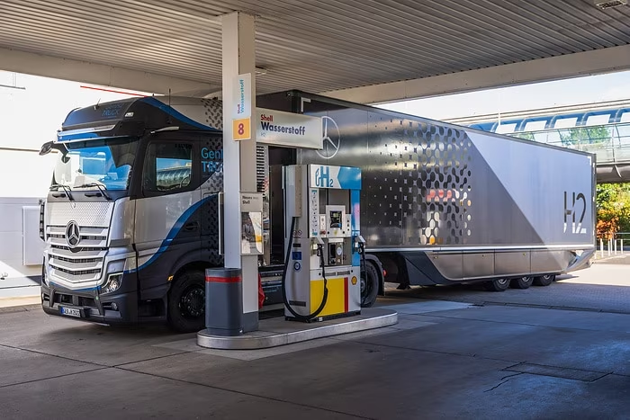 Daimler Truck demonstrates practicality of hydrogen trucks at the IAA Transportation 2022