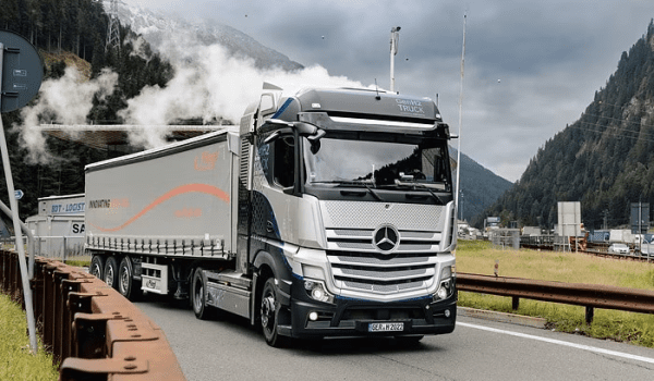 With hydrogen power across the Brenner Pass Daimler Truck carries out first altitude tests with fuel cell truck 1